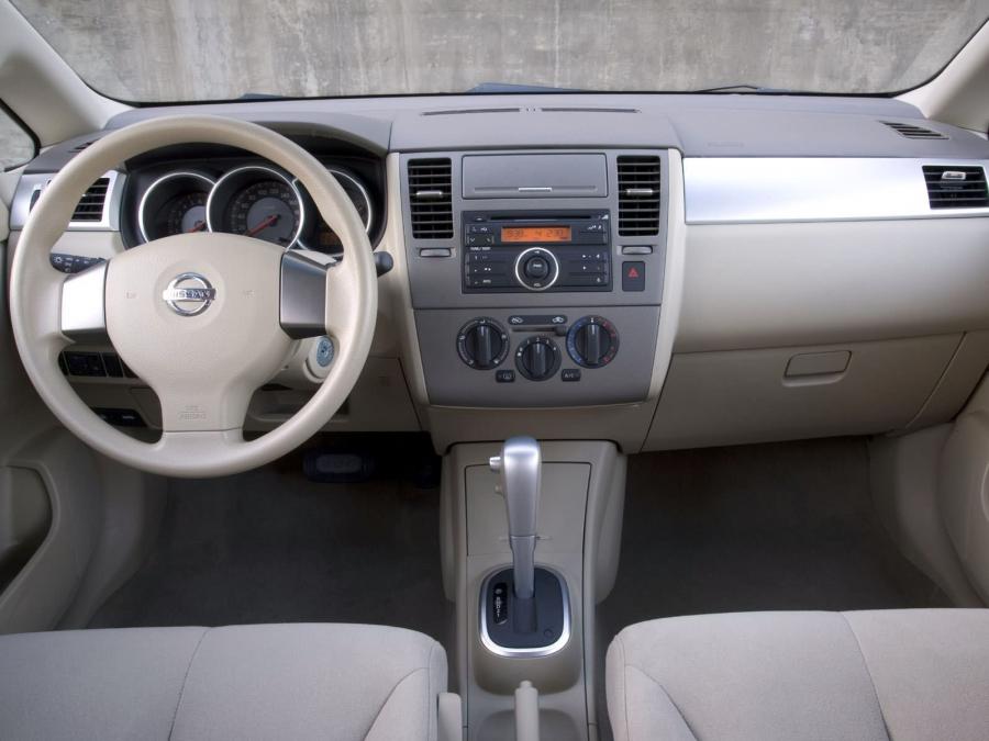  Nissan Versa Hatchback 2007 года  (фото 3 из 17)